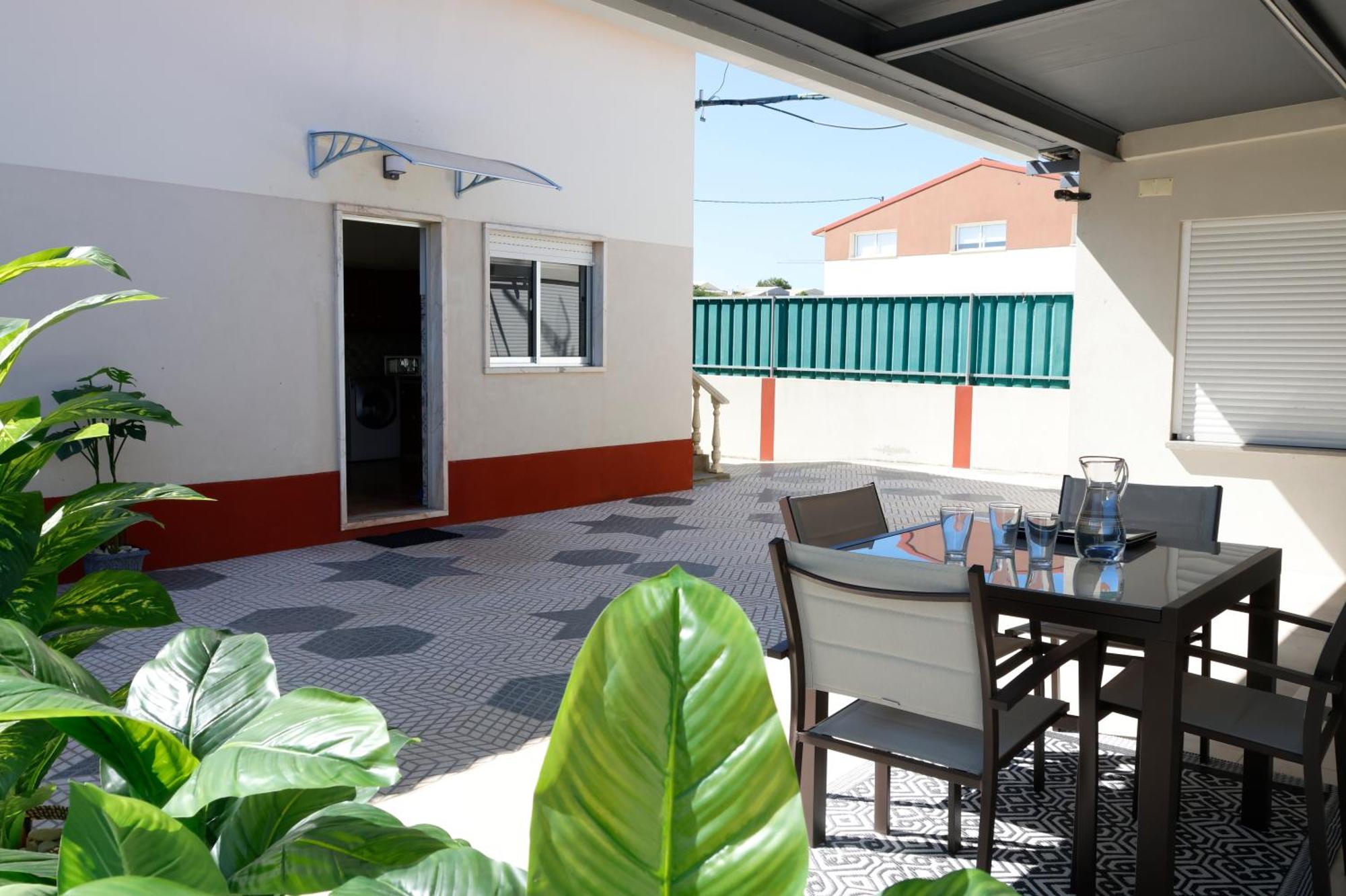 *Private Outdoor Area* 300M-Beach, Swing/No Stairs São Martinho do Porto Extérieur photo